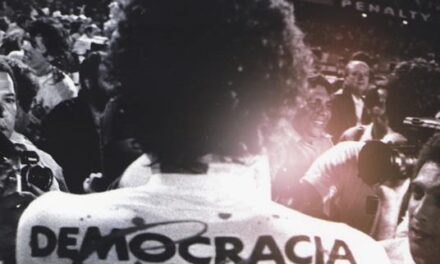 Compagni di stadio. Sócrates e la Democrazia Corinthiana  di Solange Cavalcante